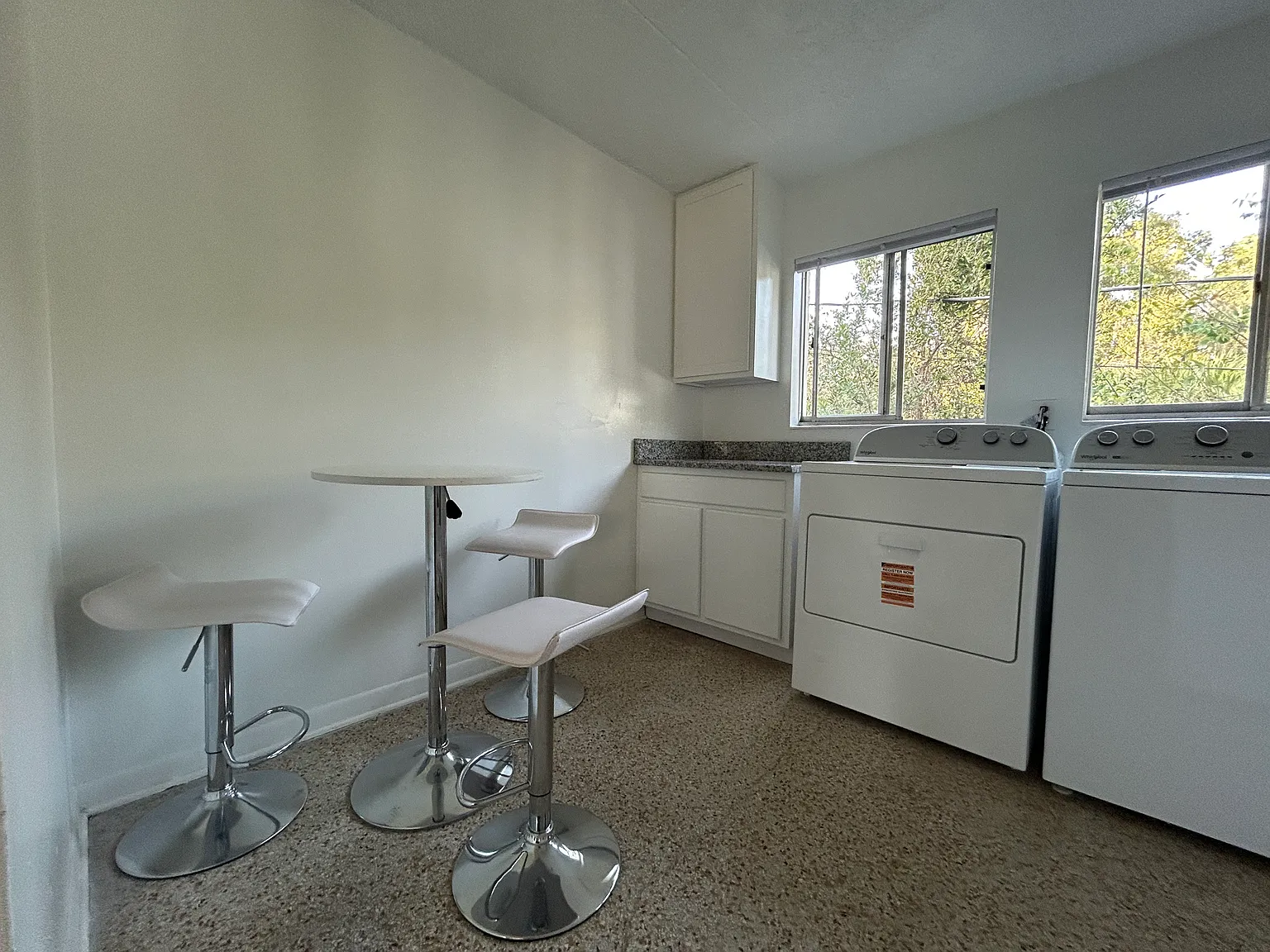 2 bed, 900 sqft, $1,100 — Photo 4
