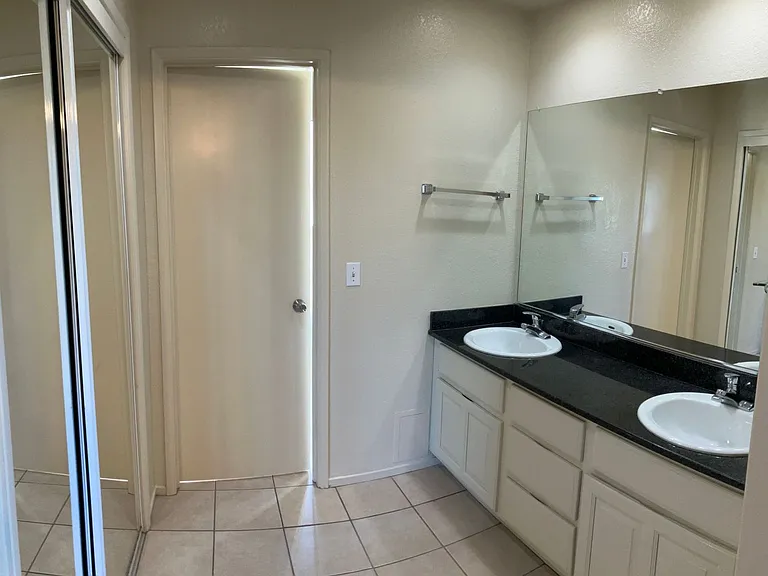 1244 W Roseburg Ave #D — Photo 13