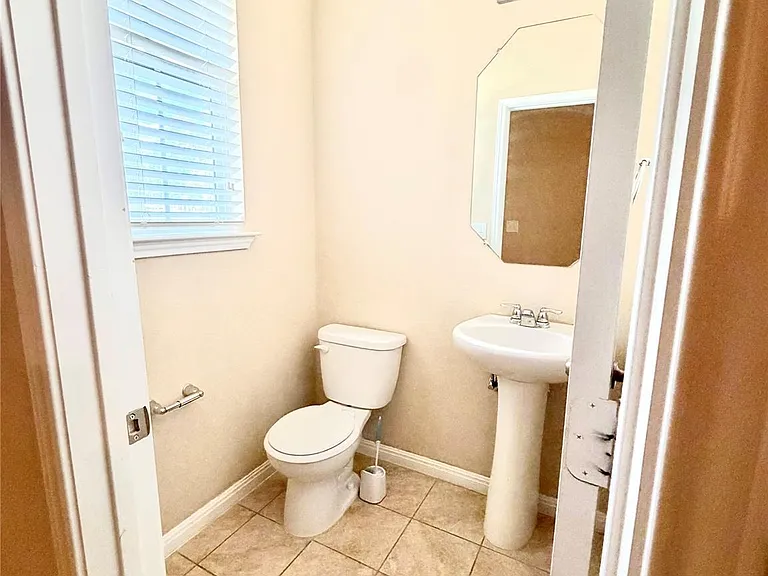601 Katmai Cir — Photo 9