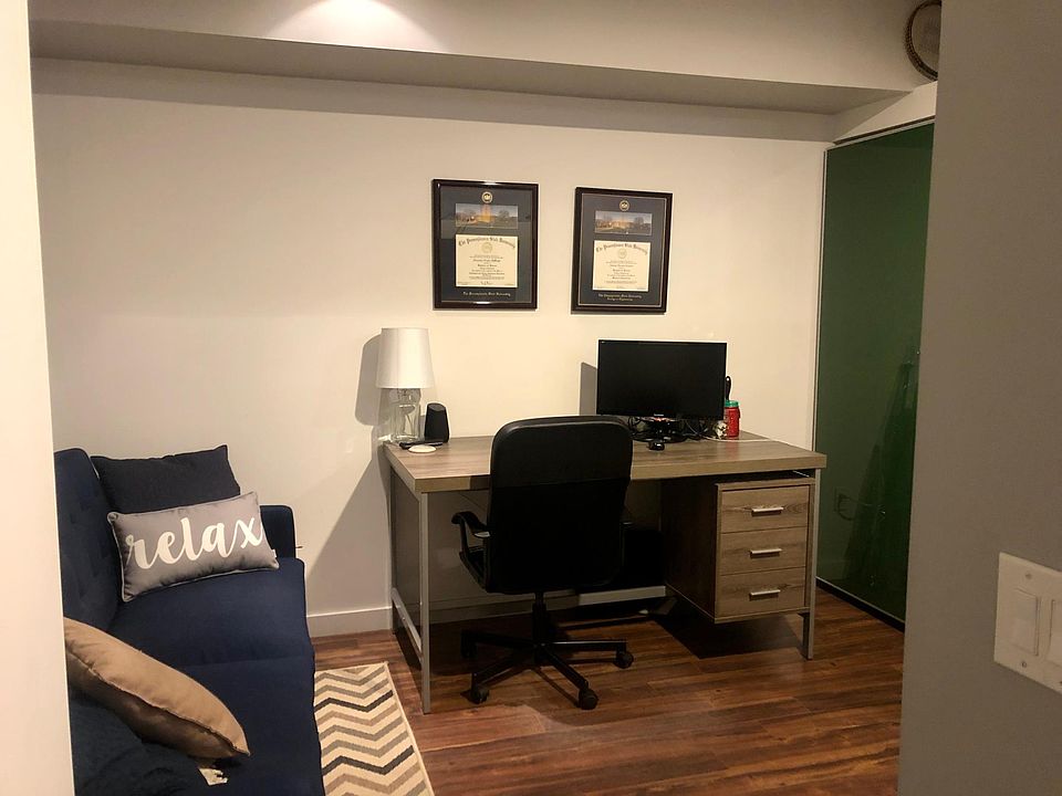 Office/den also has double sliding door closet