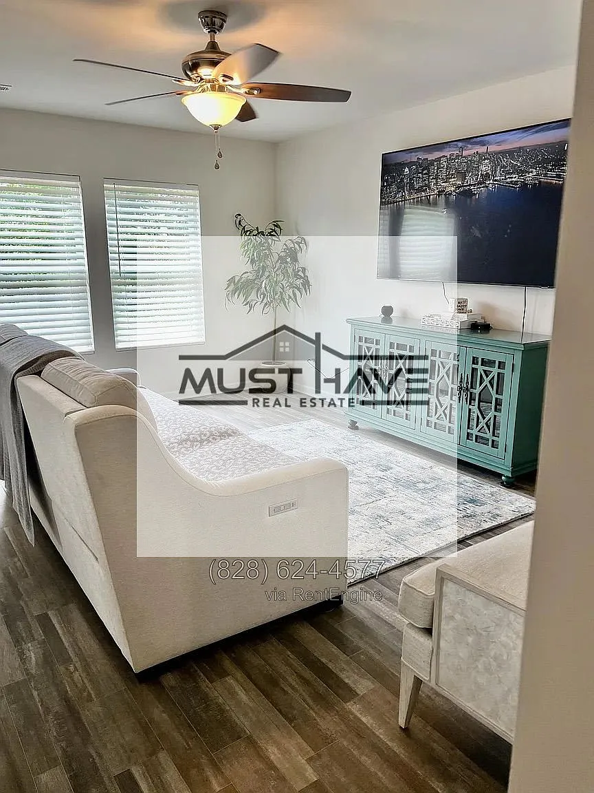 4 bed, 2.5 bath, 2000 sqft, $2,200 — Photo 3