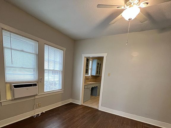3rd image of 1014 W Gramercy Pl