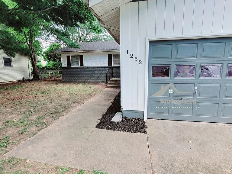 1252 E Cambridge St — Photo 19