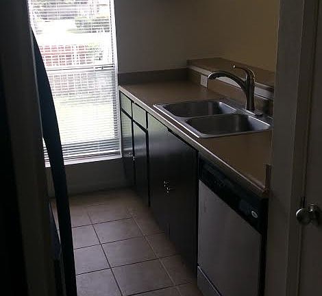 5th image of 400 Rosewood Ave APT 505