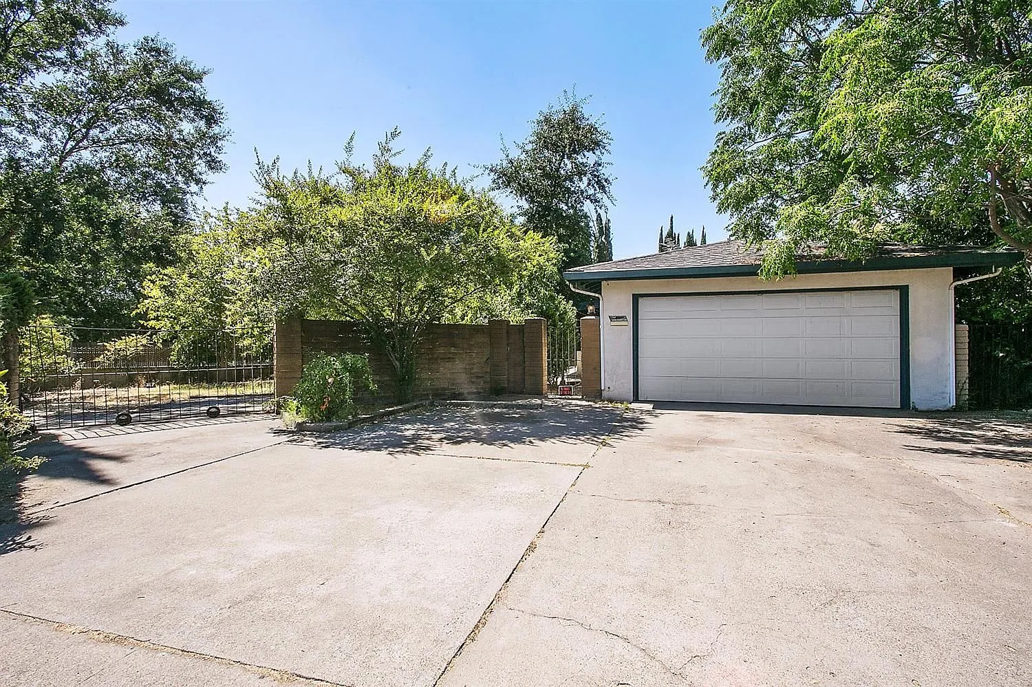 7001 Zeeland Dr photo 1