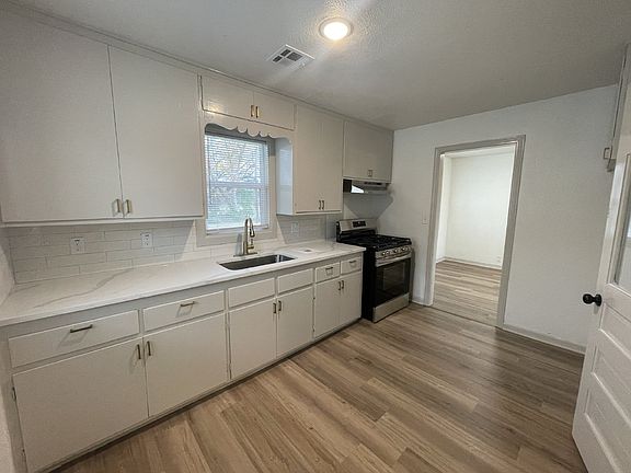 4th image of 621 S 8th Street Dr