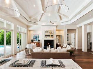 2820 Leeward Ln, Naples, FL 34102