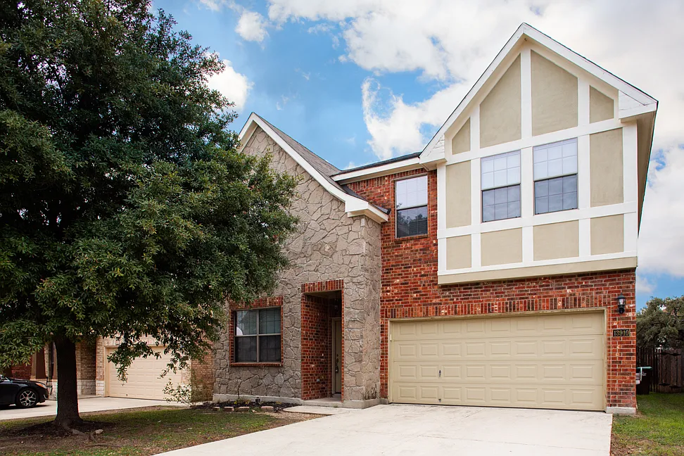 3 bed, 2.5 bath, 2723 sqft, $1,895 — Photo 1