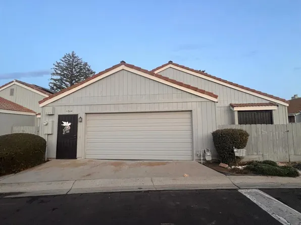 1844 Cougar Ln, Clovis, CA 93611