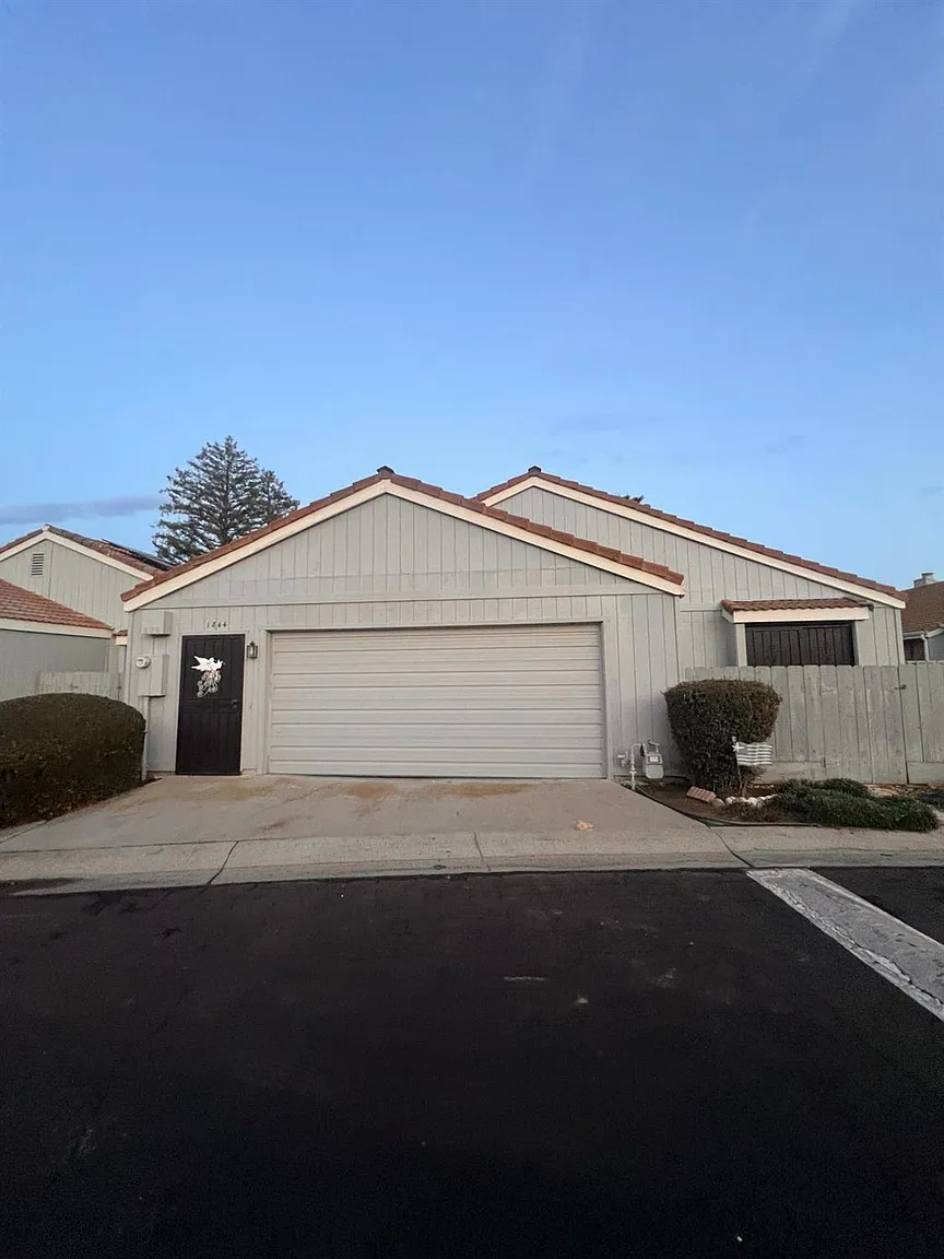 1844 Cougar Ln photo 1