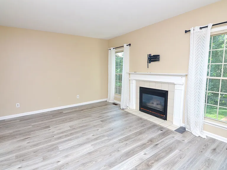 511 Prince Of Wales Ct — Photo 12