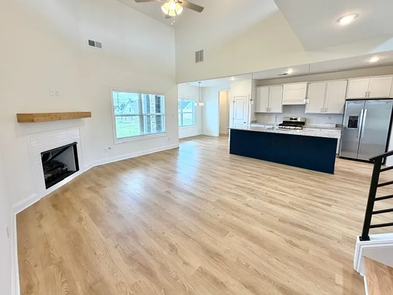 195 Hughetta St — Photo 3