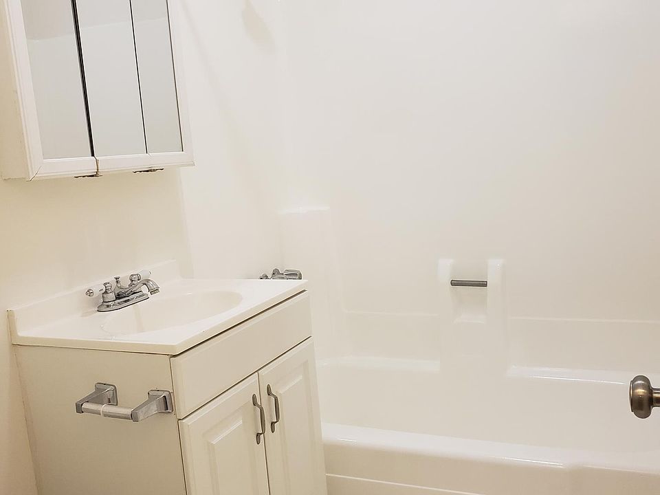 1st image of 26 Westminster Ave APT 3