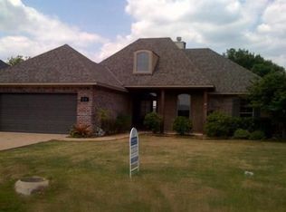 208 Sherwood Dr, Benton, LA 71006
