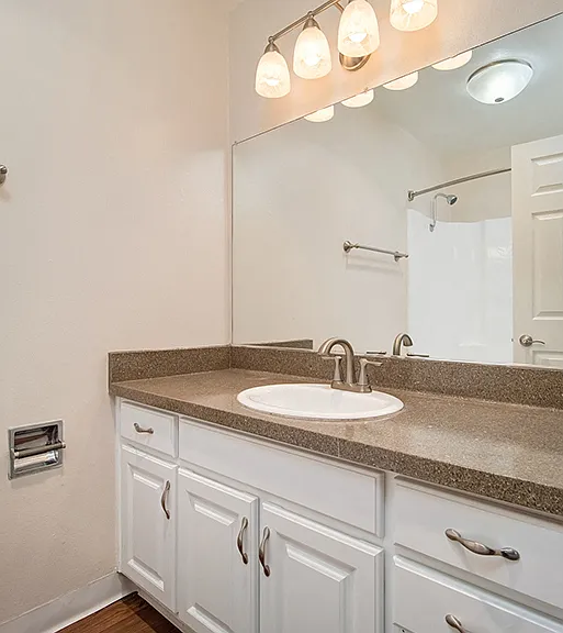 St. Charles Oaks Apartments — Photo 15