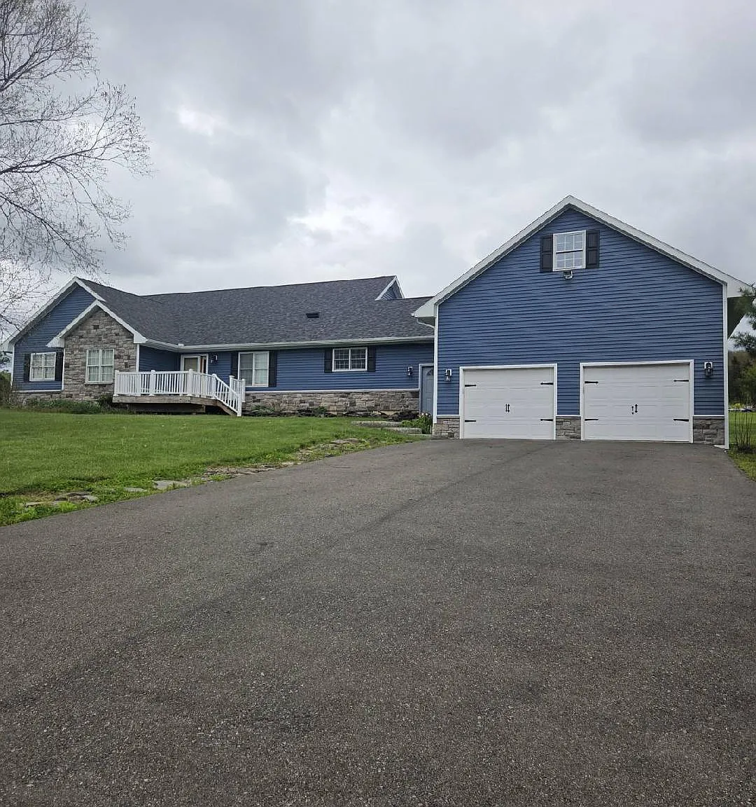 3 bed, 2288 sqft, $3,200 — Photo 2