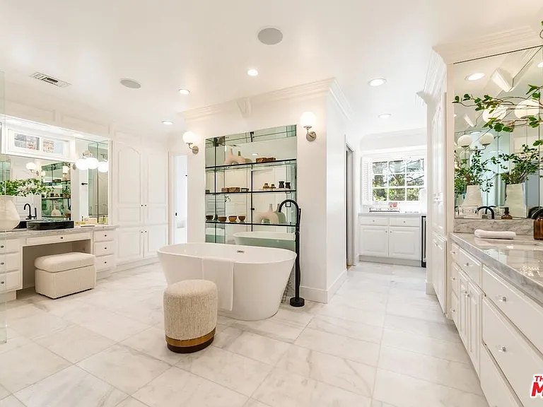 628 N Sierra Dr — Photo 19