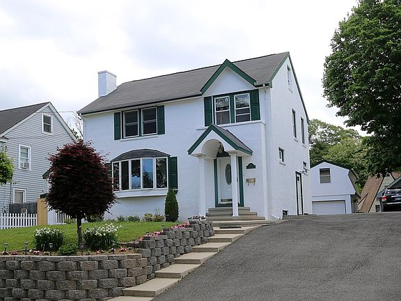2nd image of 21 Crow Ln