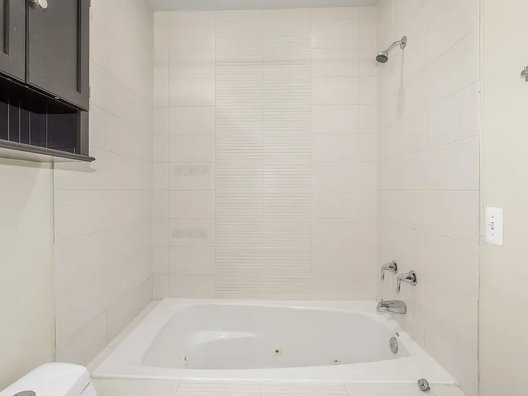1409 G St NE #23 — Photo 15