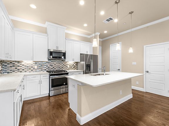 4th image of 2952 Sheridan Dr