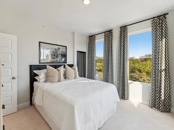 915 Ball Field Aly #305, Cary, NC 27511