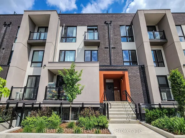 10 Marquette Ave #8, Toronto, ON M6A 1X8