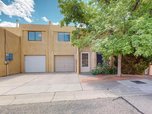 3rd image of 2805 Mirto St NE