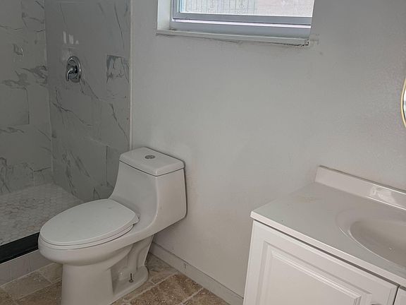 Private bathroom room 3