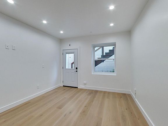 5th image of 840 Greenwich St #1