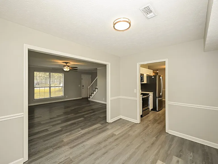 209 Lexington Dr — Photo 6