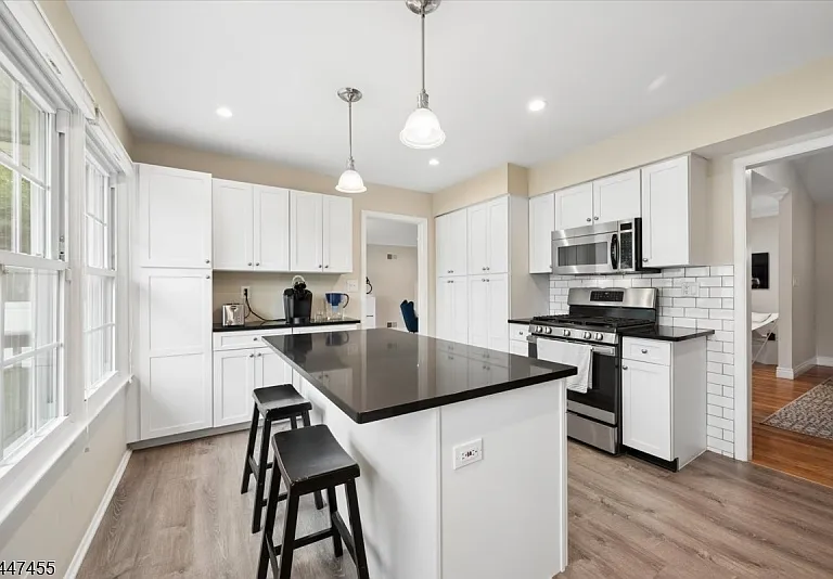 135 Commonwealth Ave — Photo 15