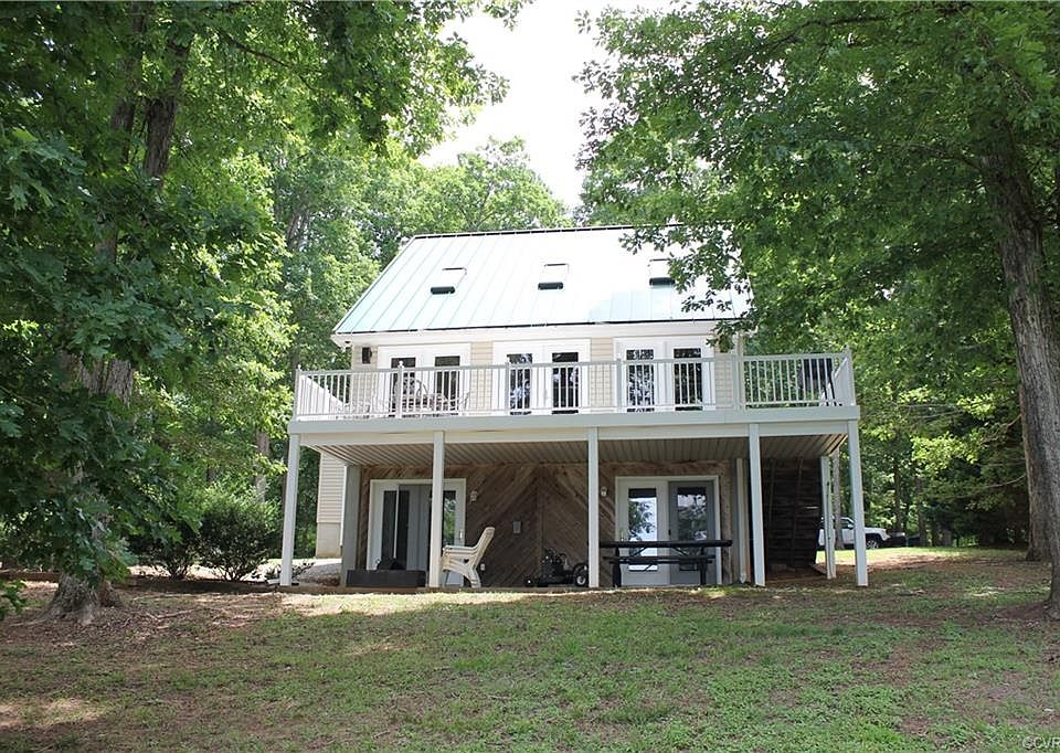 1st image of 335 Bradley Point Dr