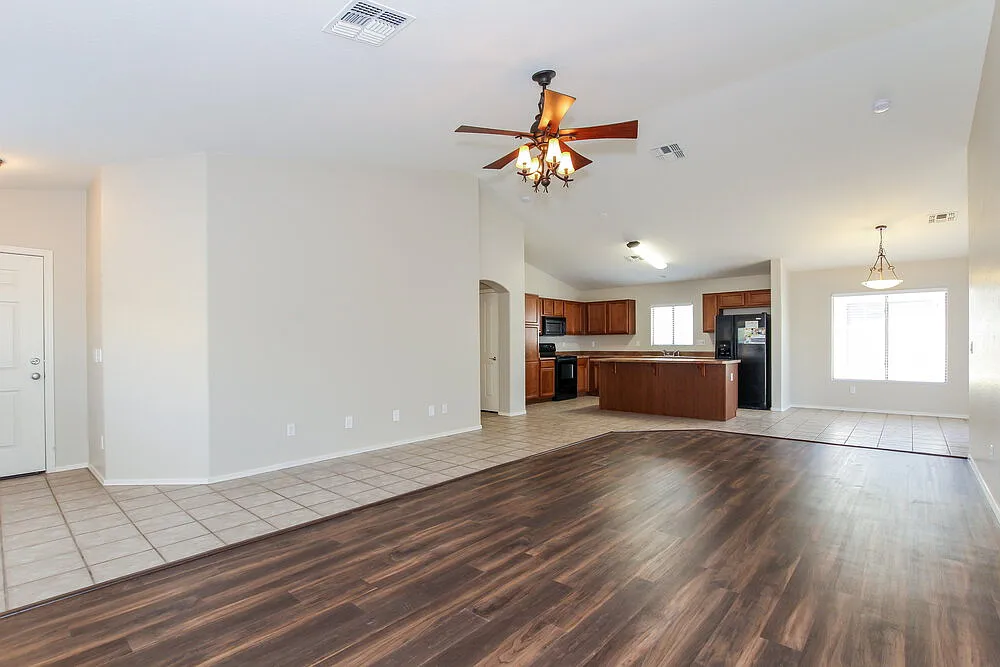 4 bed, 2.0 bath, 1615 sqft, $2,030 — Photo 2