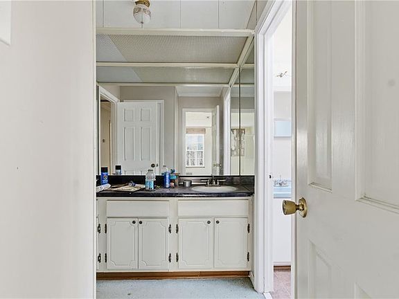 4th image of 2282 Fairburn Rd