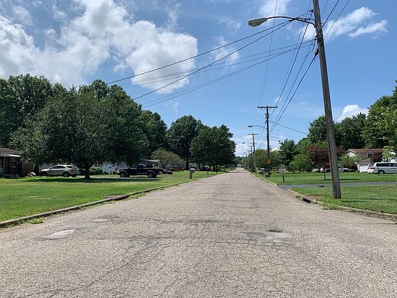 5th image of 817 Trumbull Dr