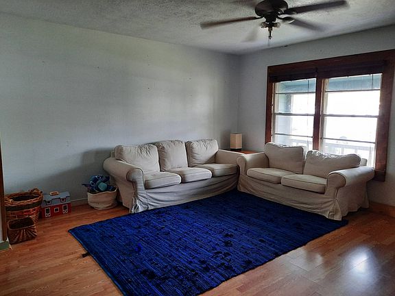 4th image of 305 N Dowling St