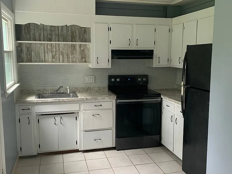 844 Exeter Rd — Photo 8