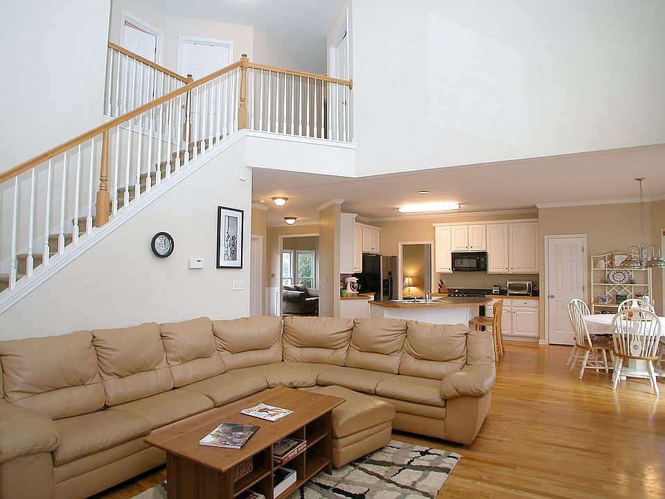 2-Story Open Family Rm