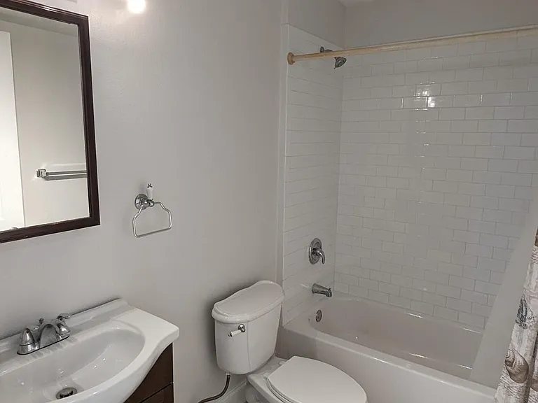 15B 8th Ave — Photo 7