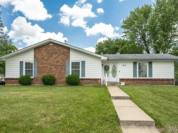 44 Park Charles Blvd N, Saint Peters, MO 63376