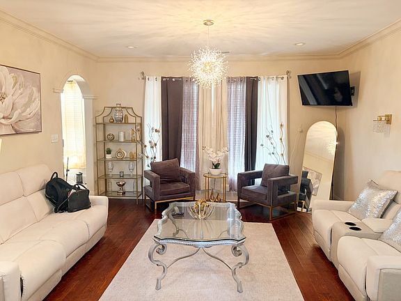 5th image of 2339 Meverett Ln