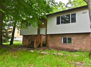 6054 Boardwalk Dr, Tobyhanna, PA