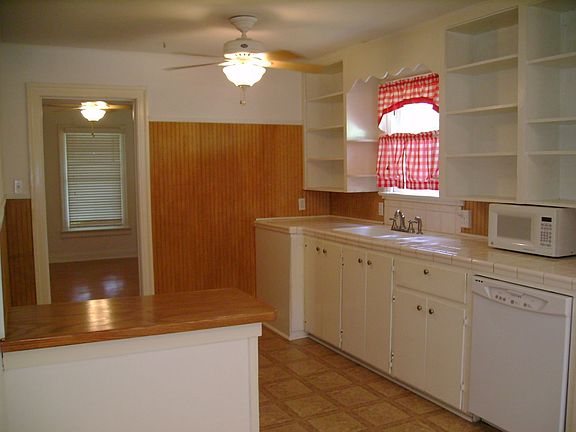 2nd image of 302 Wilkes St