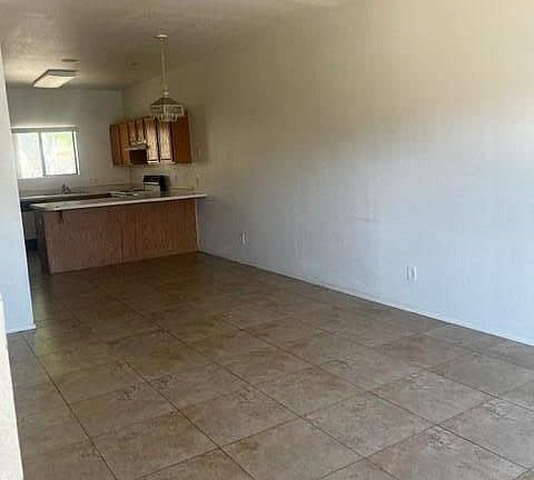 4th image of 3741 E Lee St Unit 1102