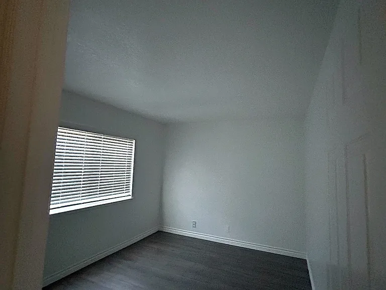 22011 Lakeland Ave — Photo 15