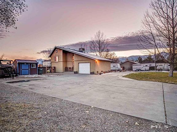 3rd image of 1361 Cathy Ln