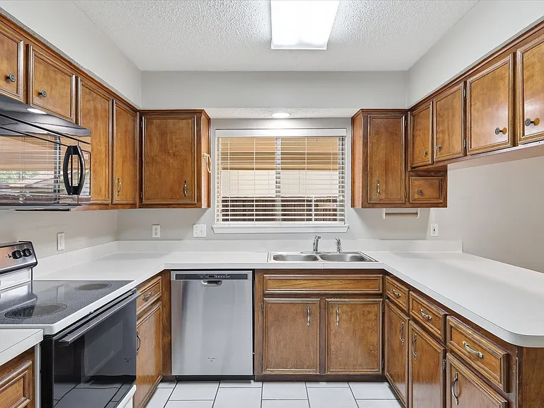 826 Shady Glen Ln — Photo 6