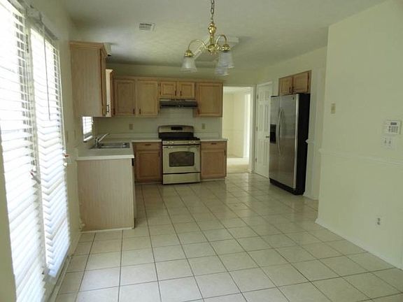Kitchen & Breakfast Area