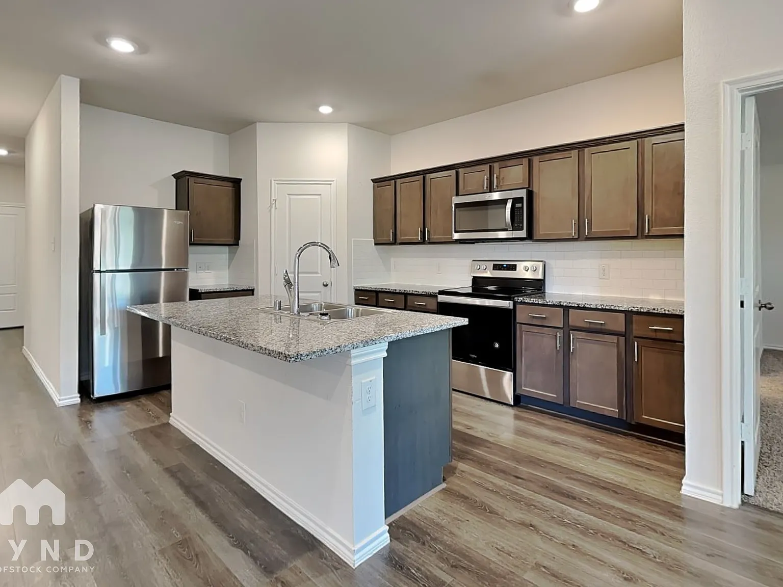 3 bed, 2.5 bath, 1825 sqft, $2,115 — Photo 4