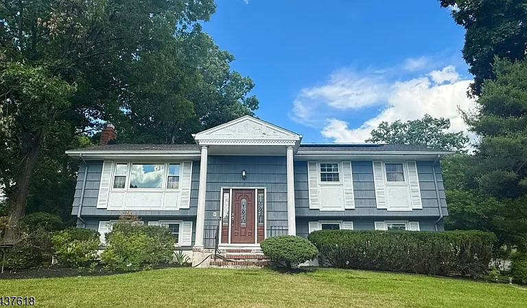 2 Stuart Ct — Photo 1
